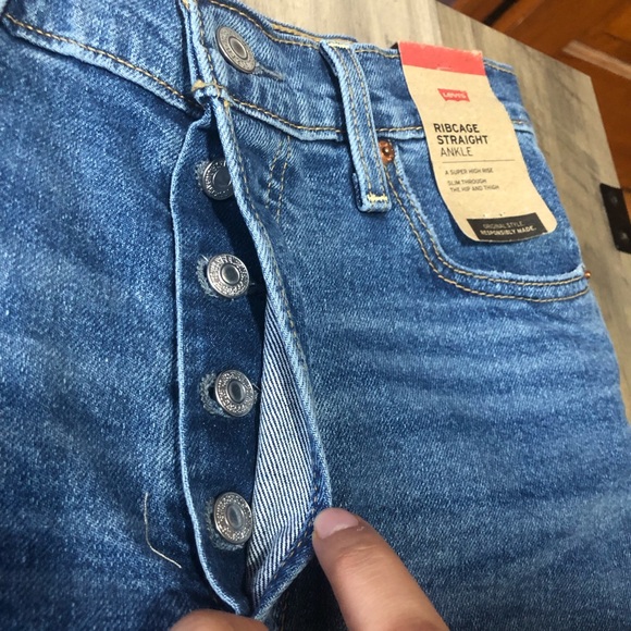 PRICE FIRM NWT Levis Ribcage Ankle Straight Medium Wash Jeans - Picture 2 of 4